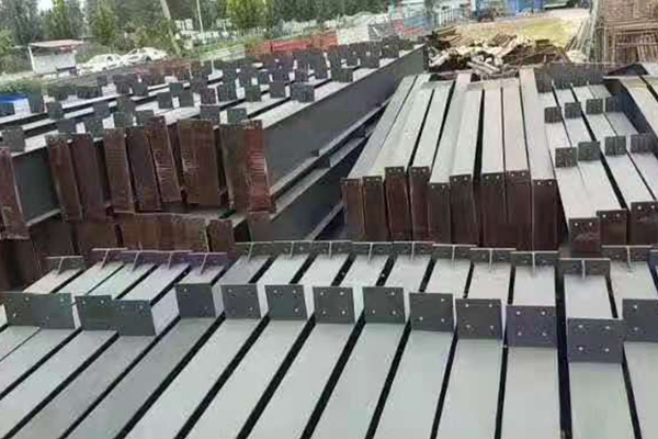 出售 24＋24＋24＋24米跨，184米長(zhǎng)，12米高行車(chē)房