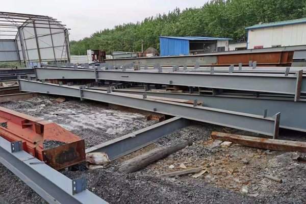 鋼結(jié)構(gòu)預(yù)制車庫(kù)